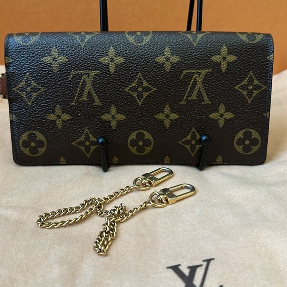 ❌❌SOLD❌❌. Louis Vuitton Monogram Porte Feuille Wallet on Chain (WOC). Authentic - Picture 3 of 9